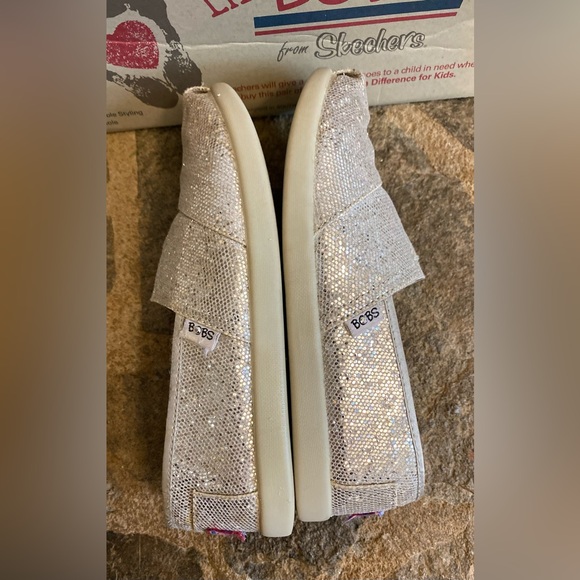 Girls SILVER IRIDESCENT BOBS size 13.5 ( youth ) with box - Picture 4 of 12